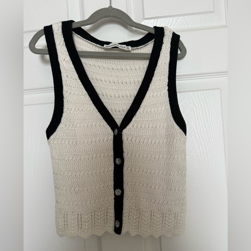 Abercrombie & Fitch Cream Knit Sleeveless Vest with Black Trim